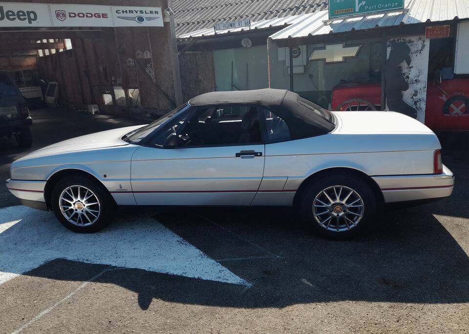Image 7/8 de Cadillac Allanté (1990)