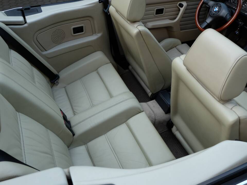 Immagine 23/48 di BMW 325i (1986)