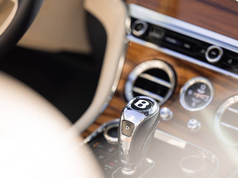 Imagen 13/22 de Bentley Continental GTC V8 (2020)