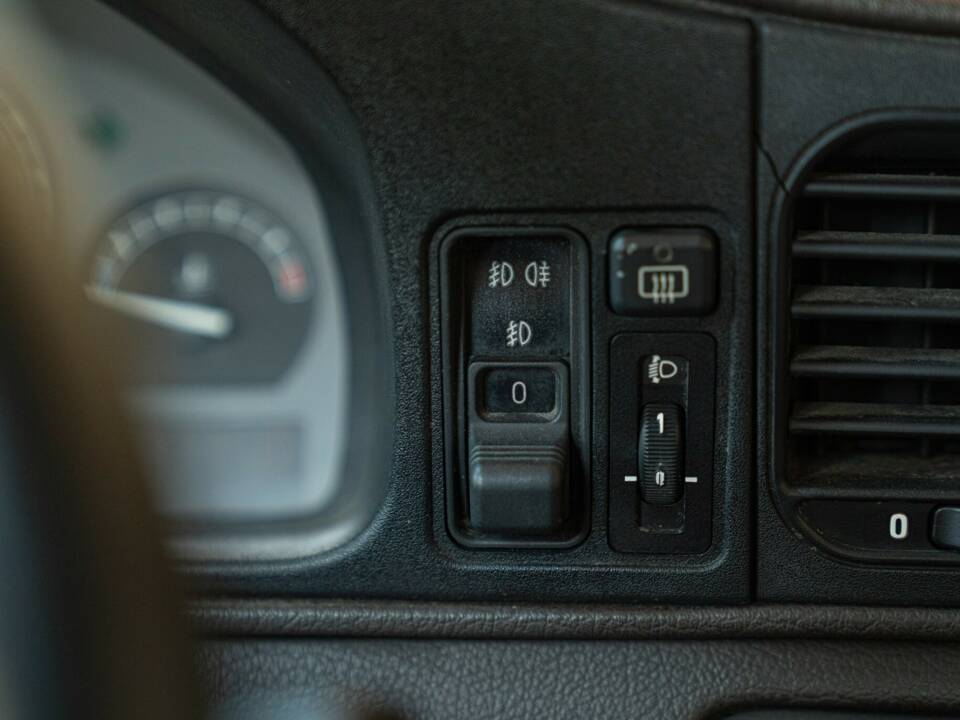 Bild 49/50 von BMW 850i (1990)