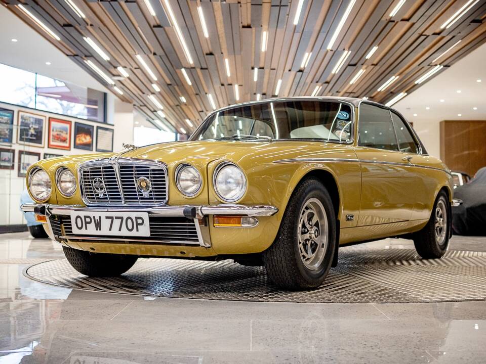 Image 1/50 de Jaguar XJ 6 C 4.2 (1975)
