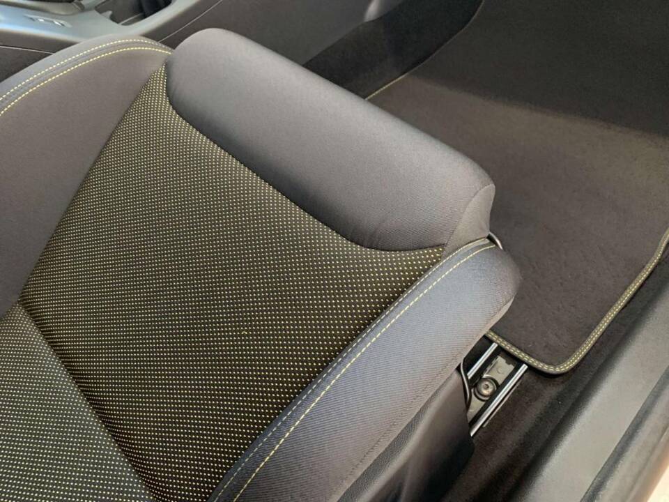 Immagine 40/43 di Renault Mégane RS (2011)