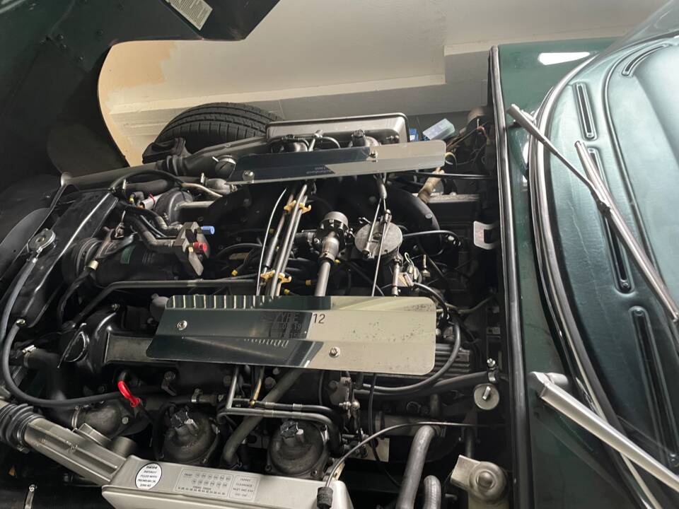 Bild 10/12 von Jaguar E-Type V12 (2+2) (1972)