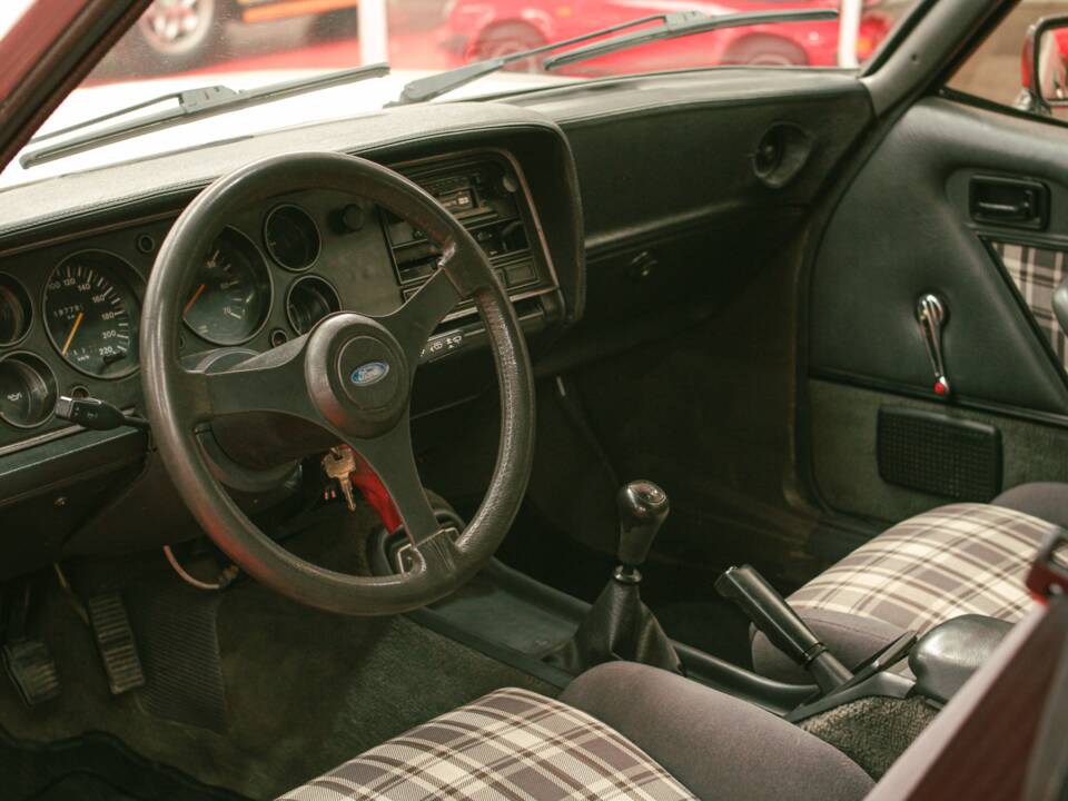 Image 15/34 of Ford Capri 2,8i (1981)