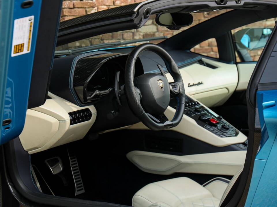 Image 3/50 of Lamborghini Aventador S (2018)
