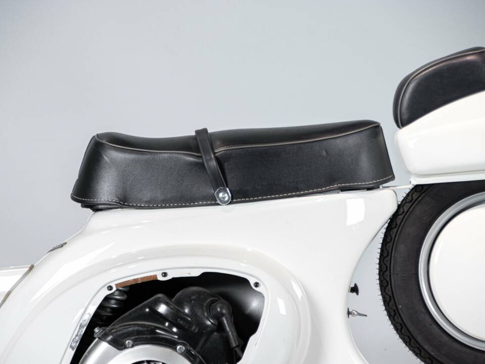 Image 28/41 de Piaggio Vespa 50 SS (1966)