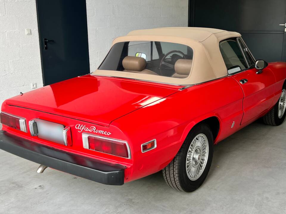 Immagine 3/11 di Alfa Romeo 1600 Spider (1978)