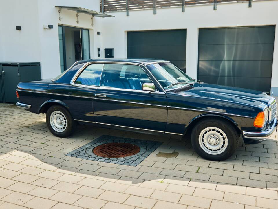 Bild 38/99 von Mercedes-Benz 230 CE (1983)