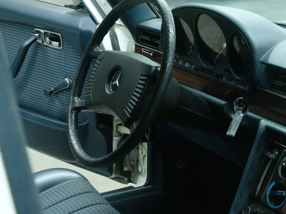 Image 40/50 de Mercedes-Benz 280 SEL (1978)