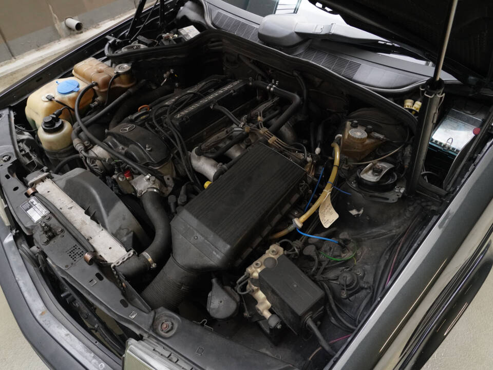 Image 74/83 of Mercedes-Benz 190 E 2.3-16 (1984)