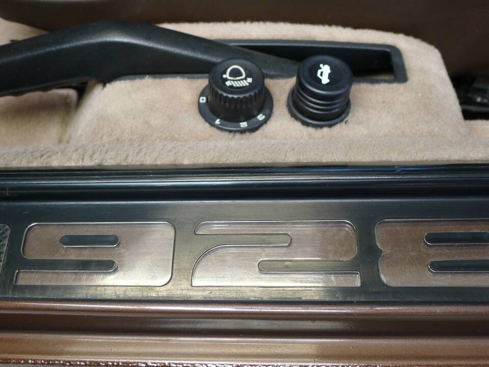 Bild 48/50 von Porsche 928 S (1986)