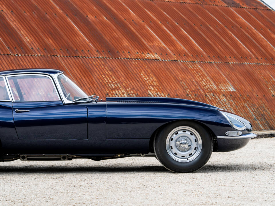 Image 15/39 of Jaguar E-Type &quot;Lightweight&quot; (1962)