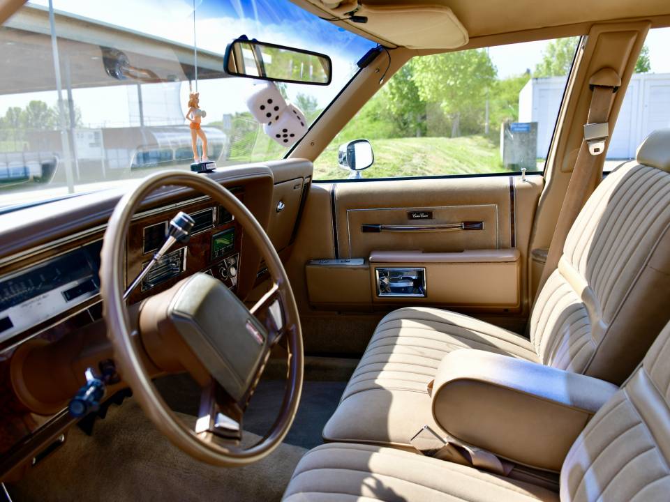 Image 7/45 of Oldsmobile Custom Cruiser (1985)