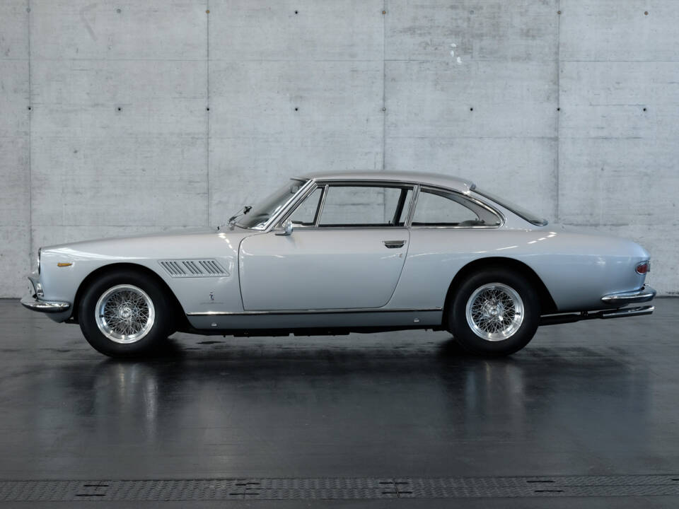 Immagine 2/24 di Ferrari 330 GT 2+2 (1964)