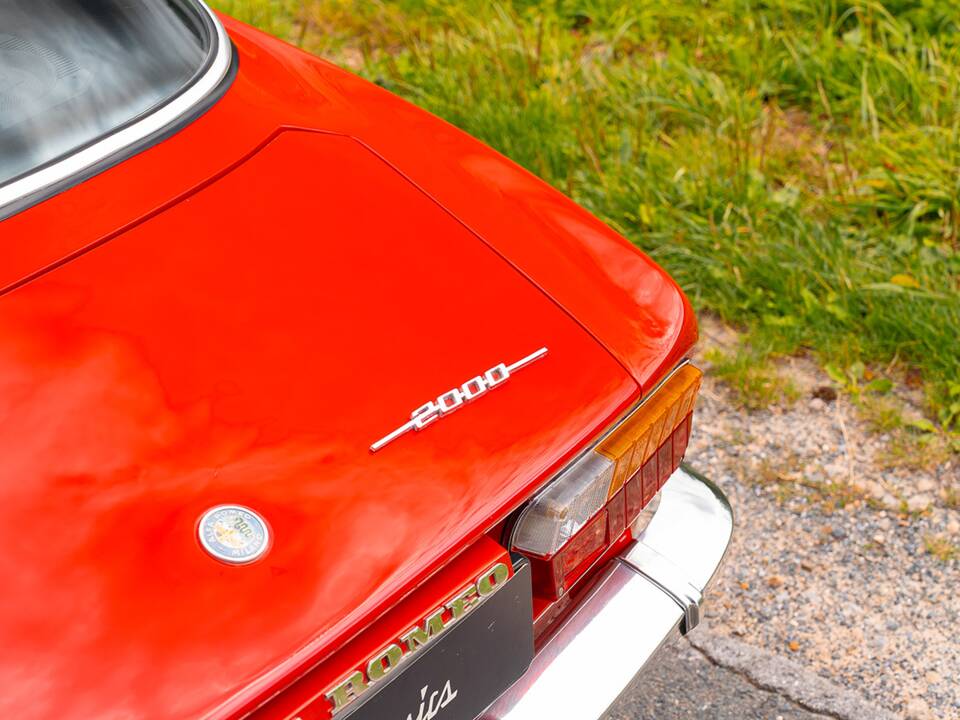 Image 22/53 of Alfa Romeo 2000 GT Veloce (1975)