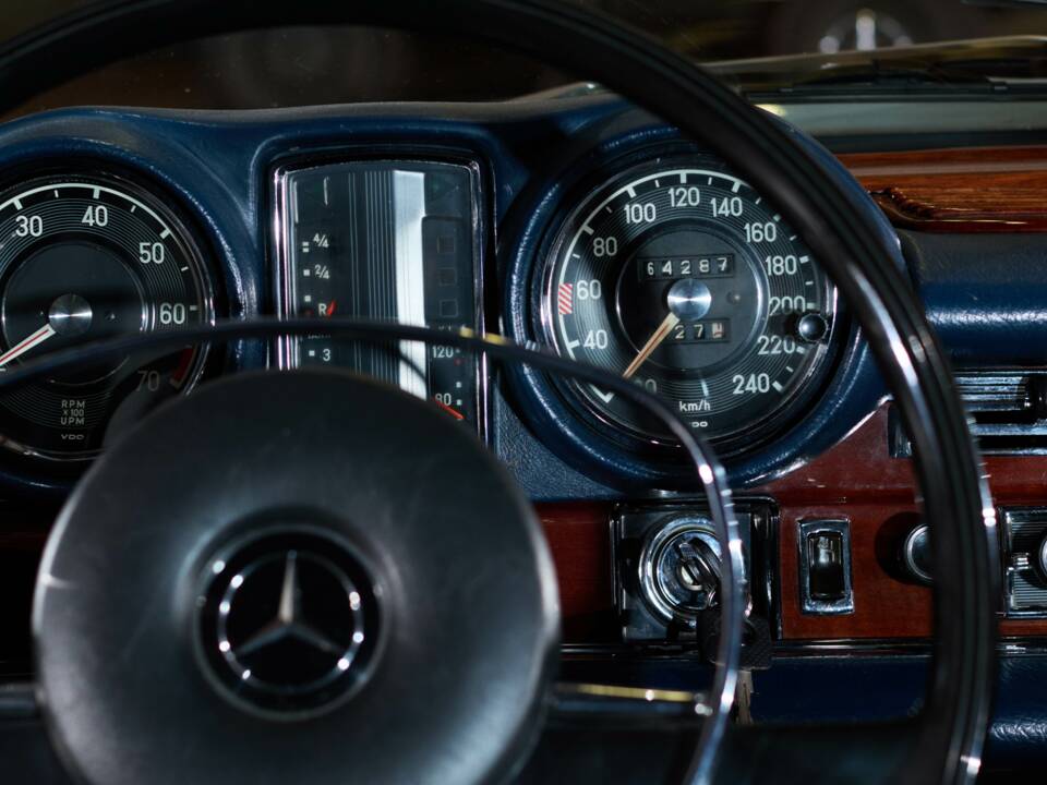 Image 19/91 of Mercedes-Benz 280 SE (1970)