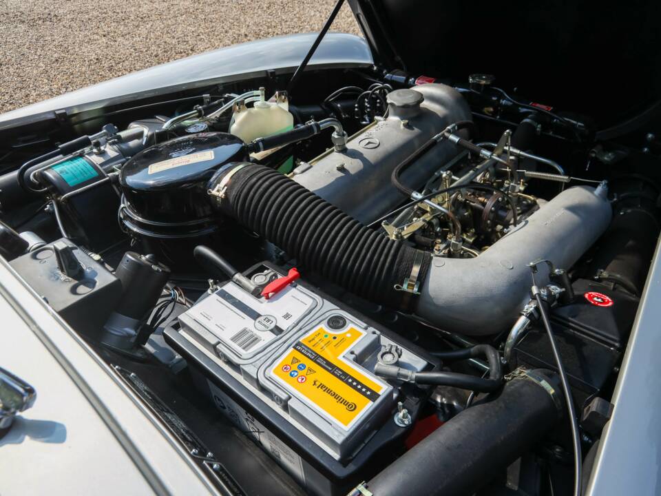 Image 27/50 de Mercedes-Benz 190 SL (1960)