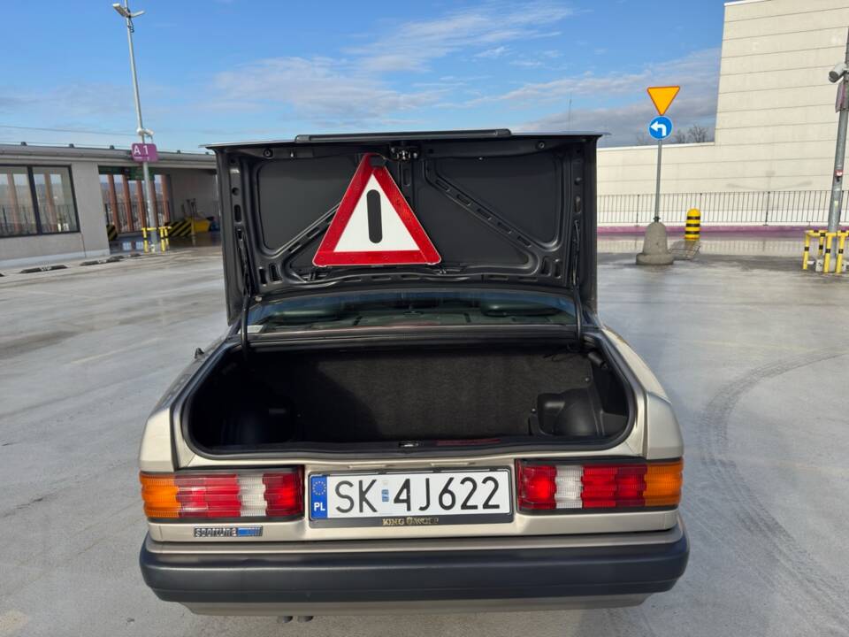 Immagine 32/39 di Mercedes-Benz 190 E 2.6 (1990)