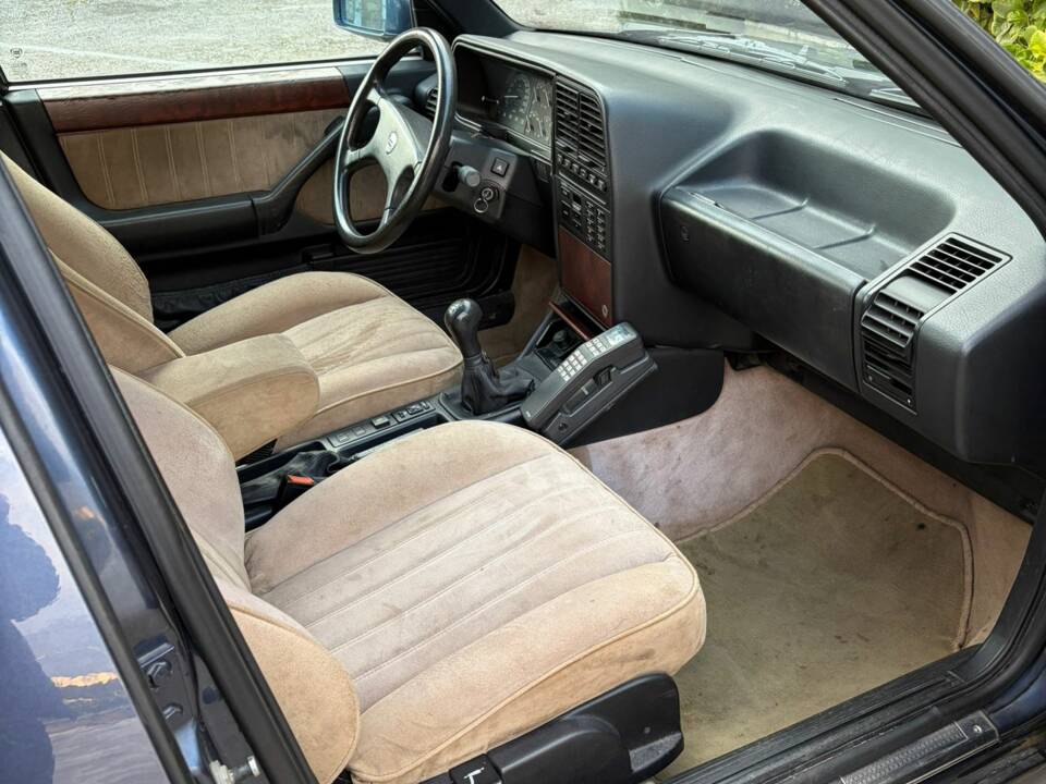 Image 8/20 of Lancia Thema Station Wagon 16V (1992)