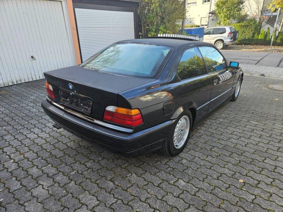 Imagen 3/17 de BMW 325i (1992)