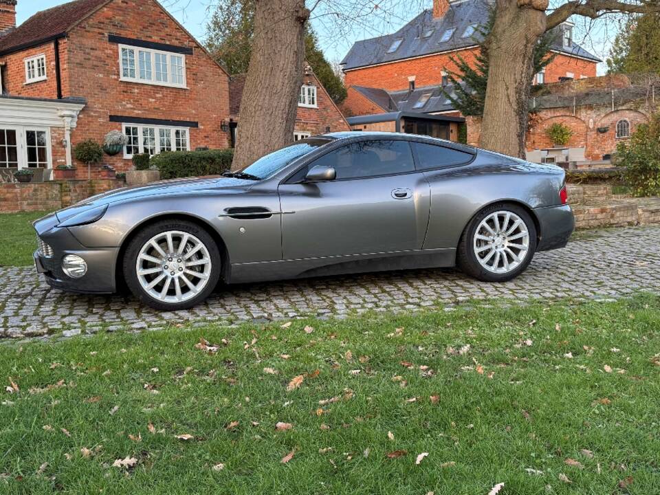 Image 3/29 of Aston Martin V12 Vanquish (2002)