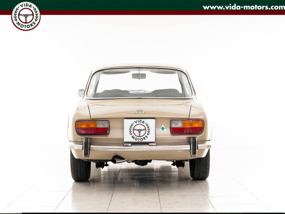 Image 3/14 of Alfa Romeo 2000 GT Veloce (1972)