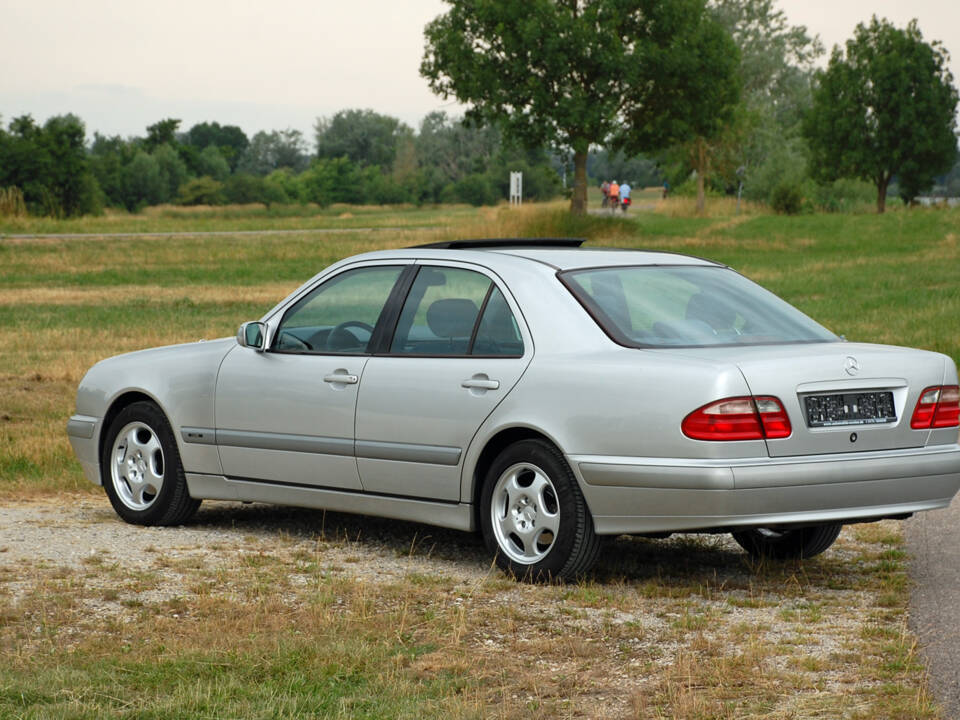 Imagen 7/34 de Mercedes-Benz E 240 (1999)