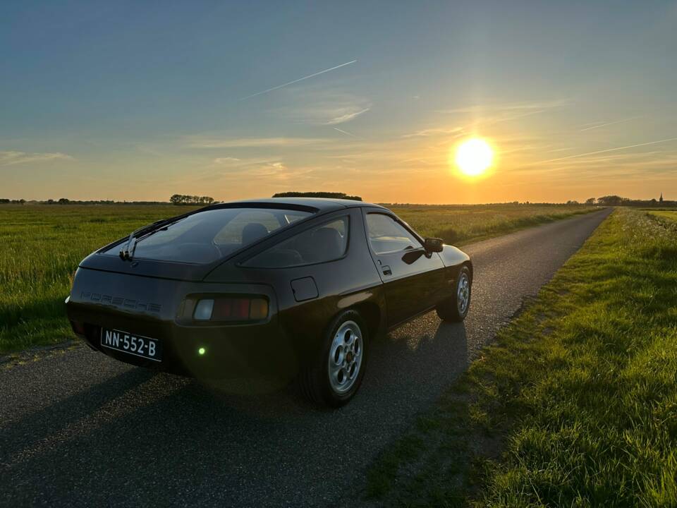 Image 6/8 de Porsche 928 (1981)