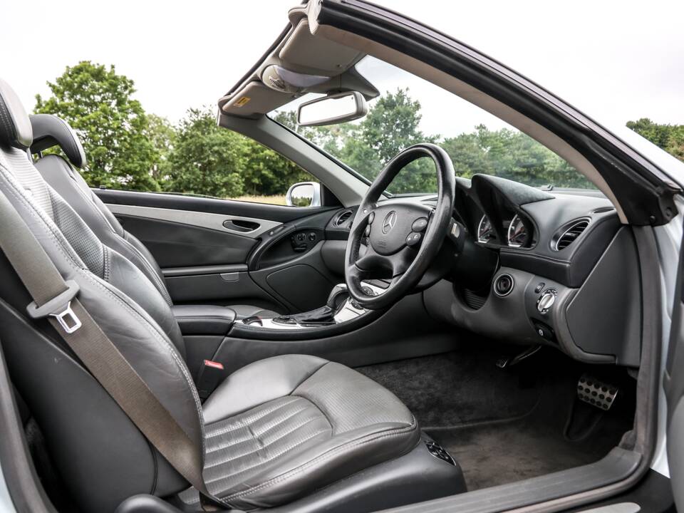 Afbeelding 18/40 van Mercedes-Benz SL 55 AMG (2003)