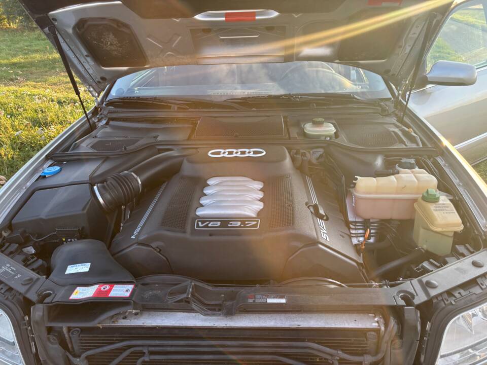 Bild 10/17 von Audi A8 3.7 (1998)