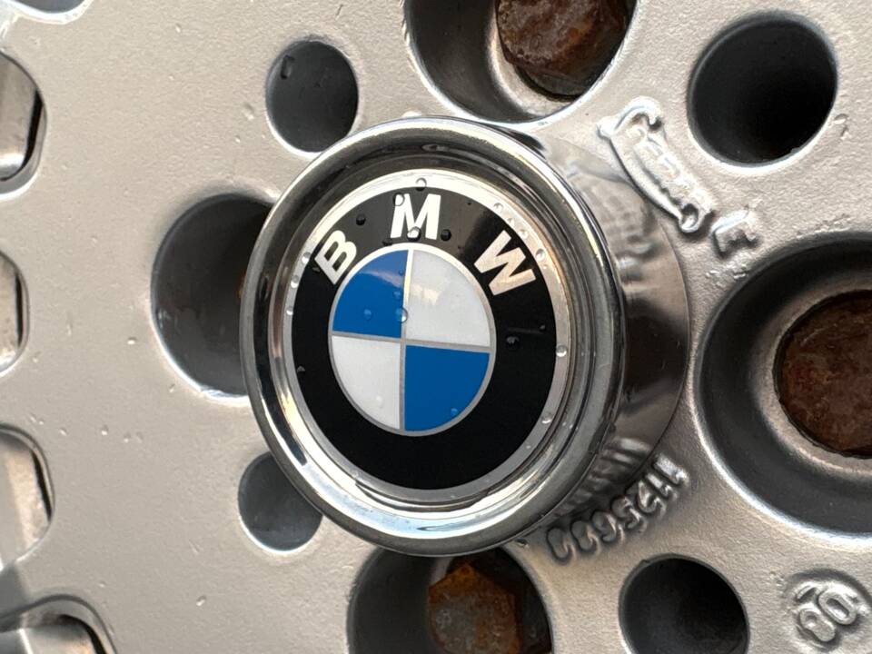 Image 15/27 of BMW 320i (1989)