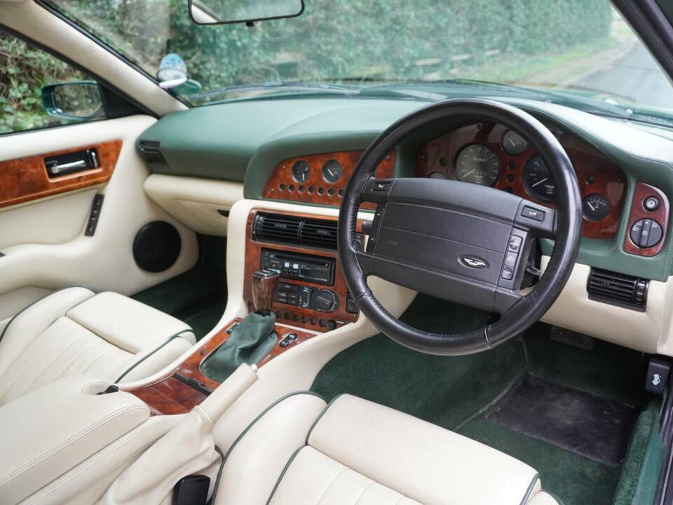 Image 8/19 of Aston Martin V8 Coupé (1996)
