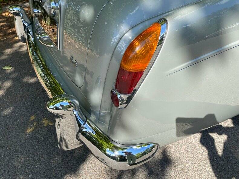 Image 44/50 de Bentley S 3 Continental Flying Spur (1963)