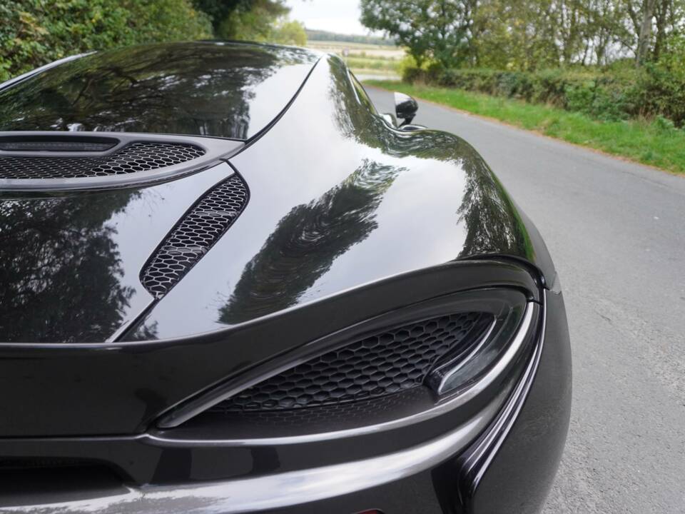 Image 10/16 of McLaren 570GT (2017)