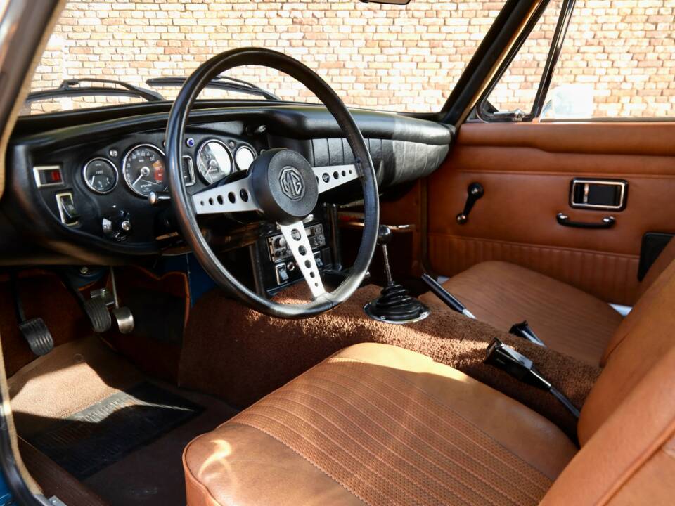 Immagine 29/50 di MG MGB GT (1971)