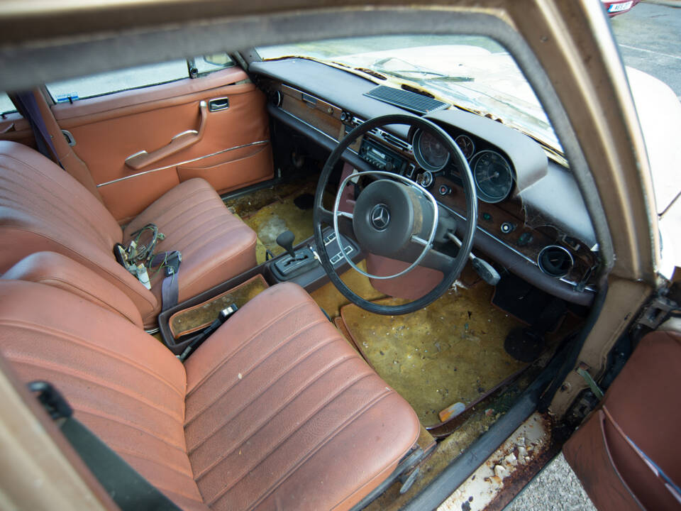 Image 9/17 of Mercedes-Benz 280 SE 3,5 (1972)