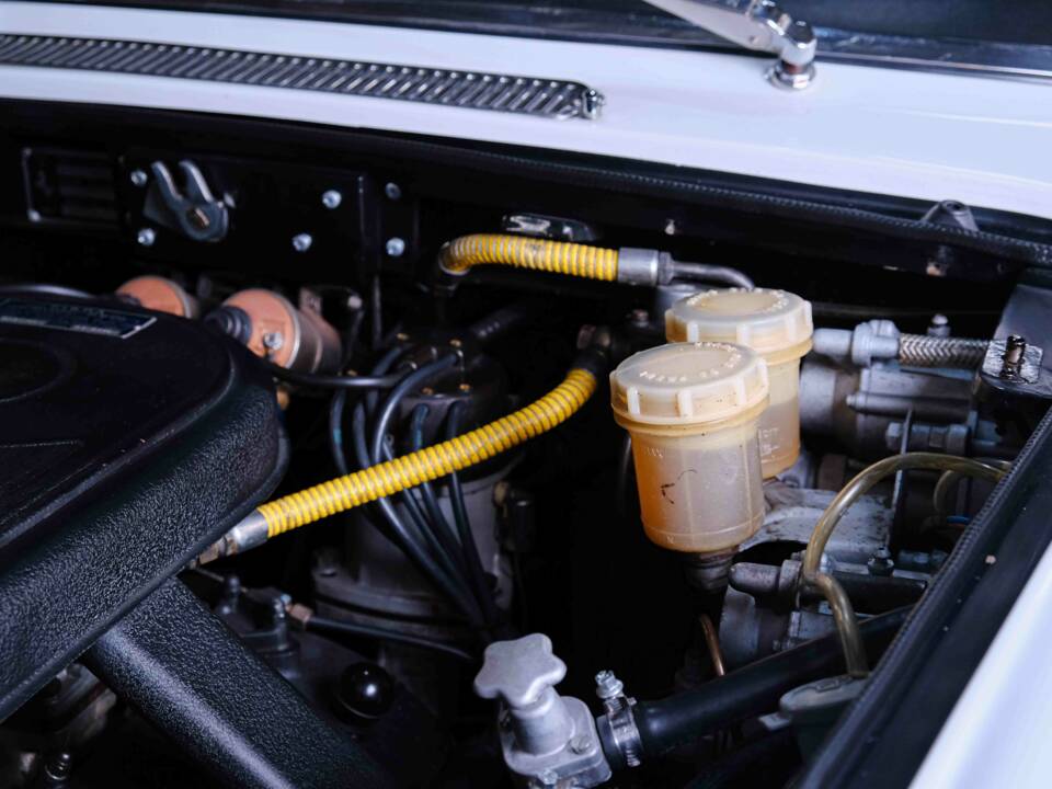 Image 36/36 of Ferrari 330 GT 2+2 (1964)