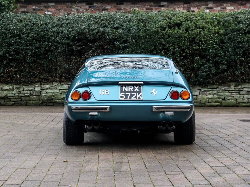 Image 26/65 of Ferrari 365 GTB&#x2F;4 Daytona (1972)