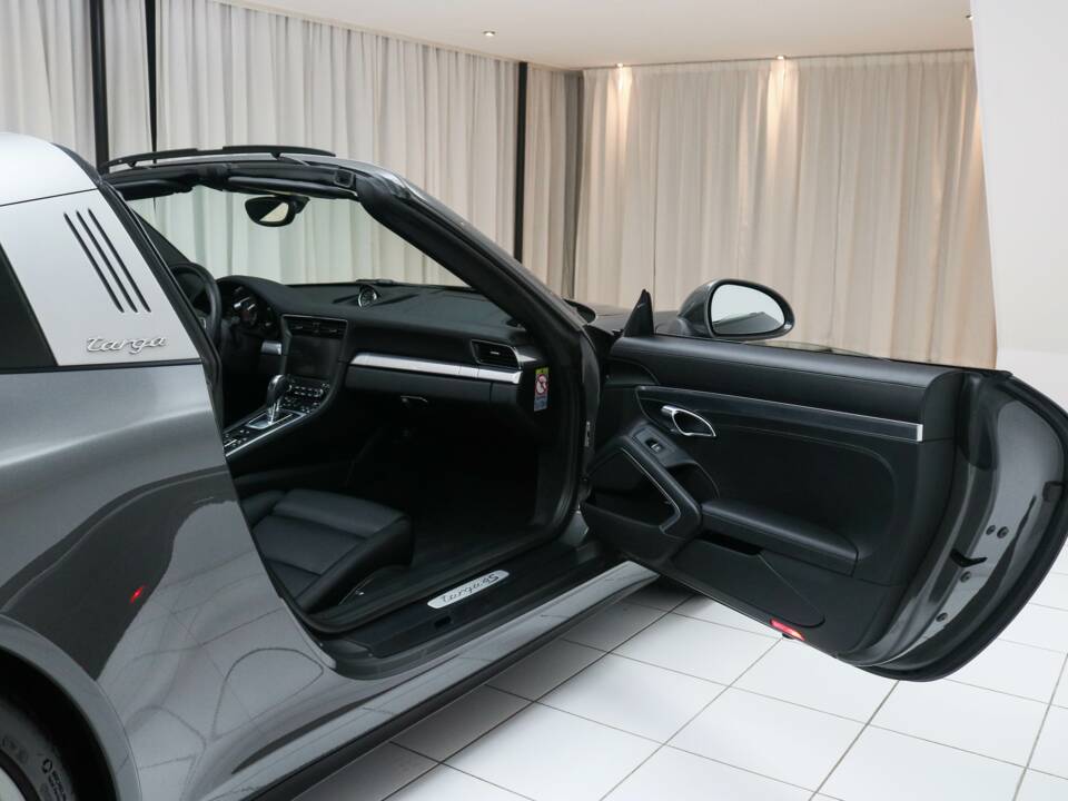 Image 9/20 of Porsche 911 Targa 4S (2016)