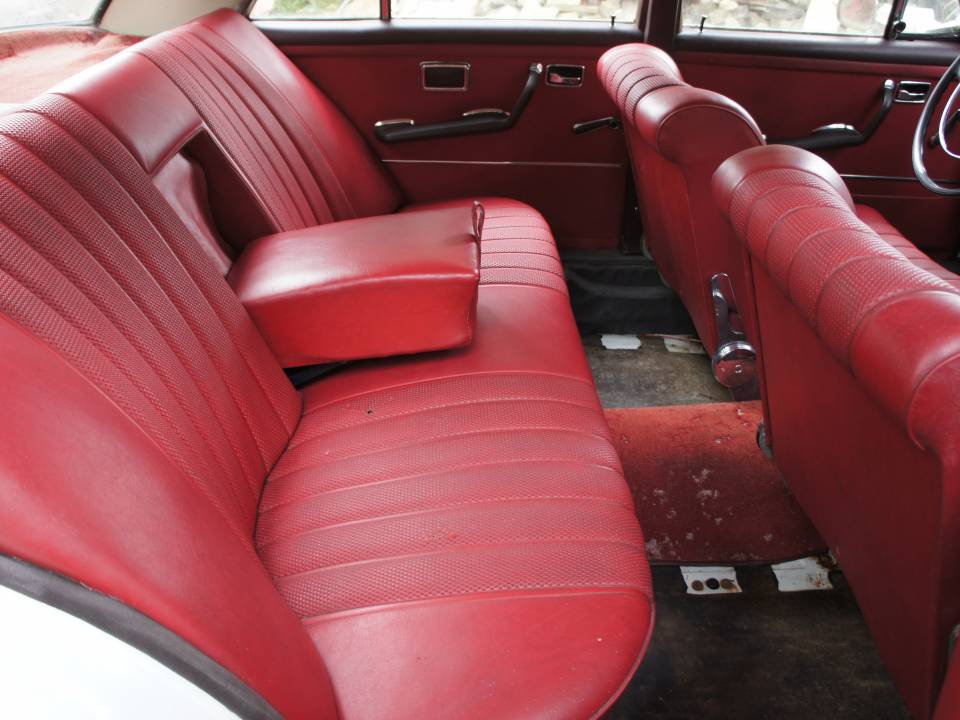 Imagen 18/22 de Mercedes-Benz 250 SE (1967)