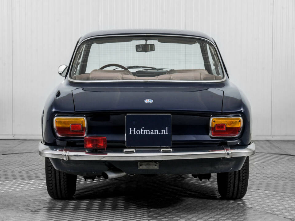 Afbeelding 16/50 van Alfa Romeo Giulia GT 1300 Junior (1976)