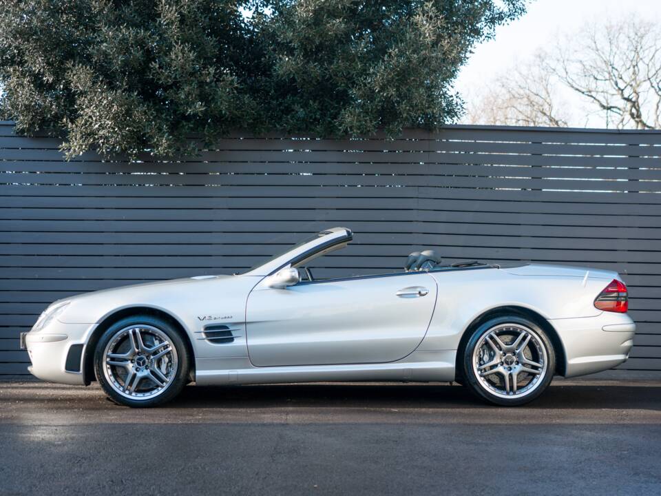 Image 32/51 of Mercedes-Benz SL 65 AMG (2007)