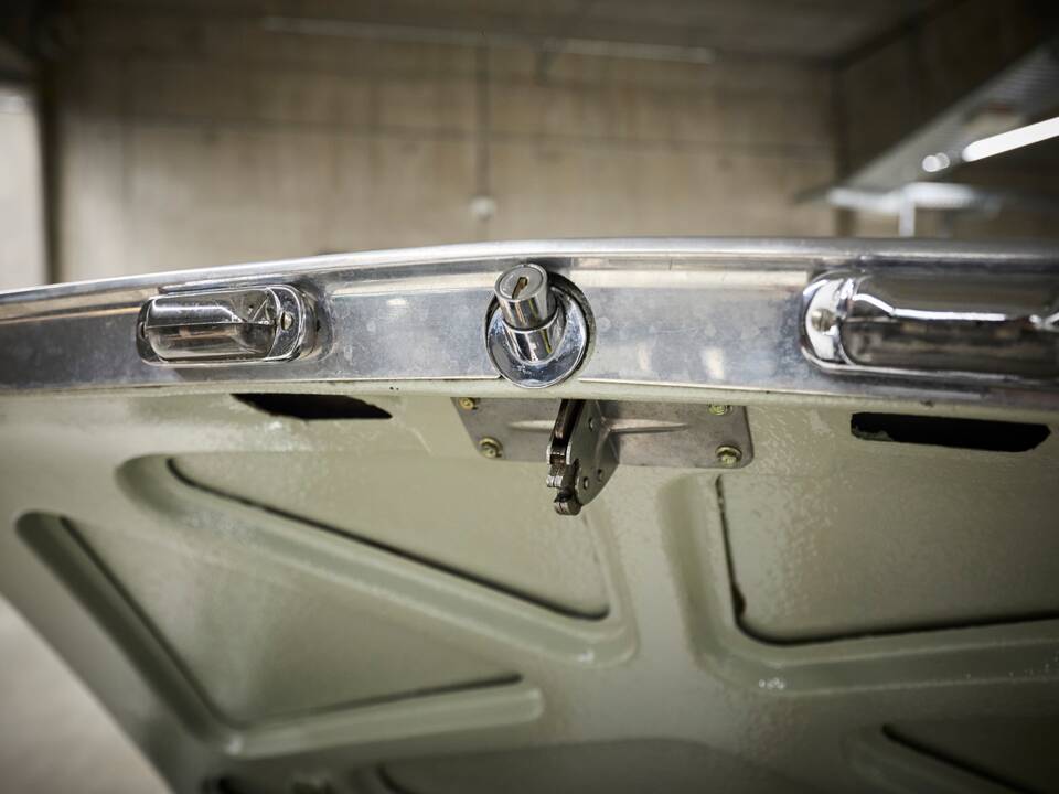 Image 75/96 de Borgward P 100 2.3 Litre (1960)