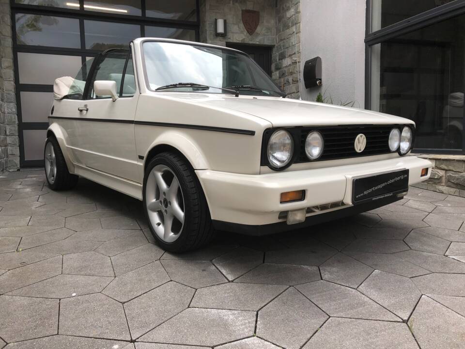 Immagine 20/22 di Volkswagen Golf Mk I Convertible 1.8 (1989)