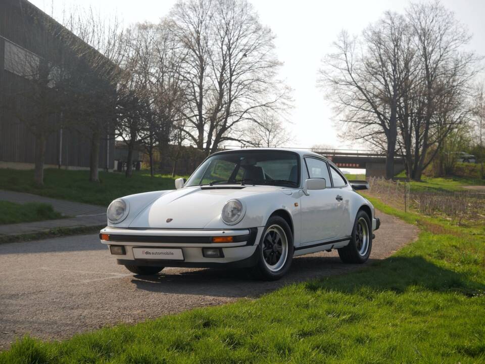 Bild 1/23 von Porsche 911 Carrera 3.2 (1985)