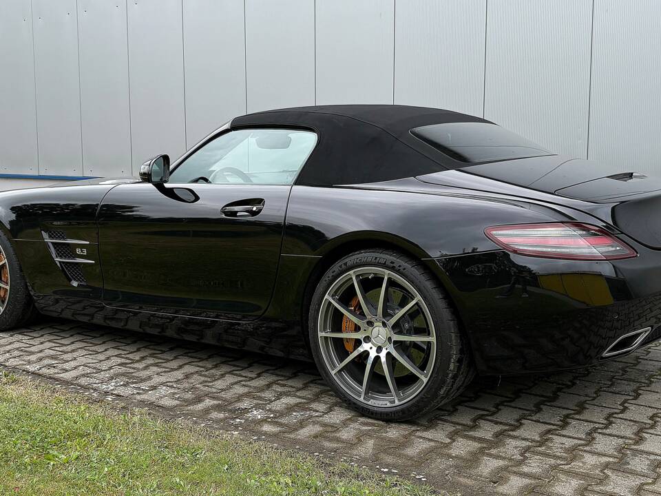 Image 8/28 of Mercedes-Benz SLS AMG Roadster (2012)