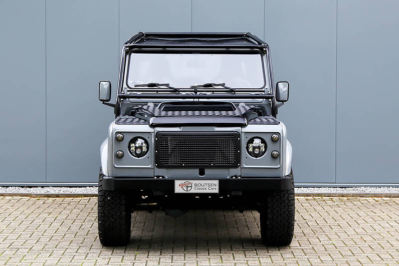 Image 2/10 of Land Rover 90 (1990)