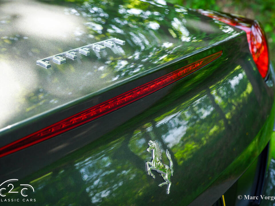 Image 71/85 de Ferrari California (2010)
