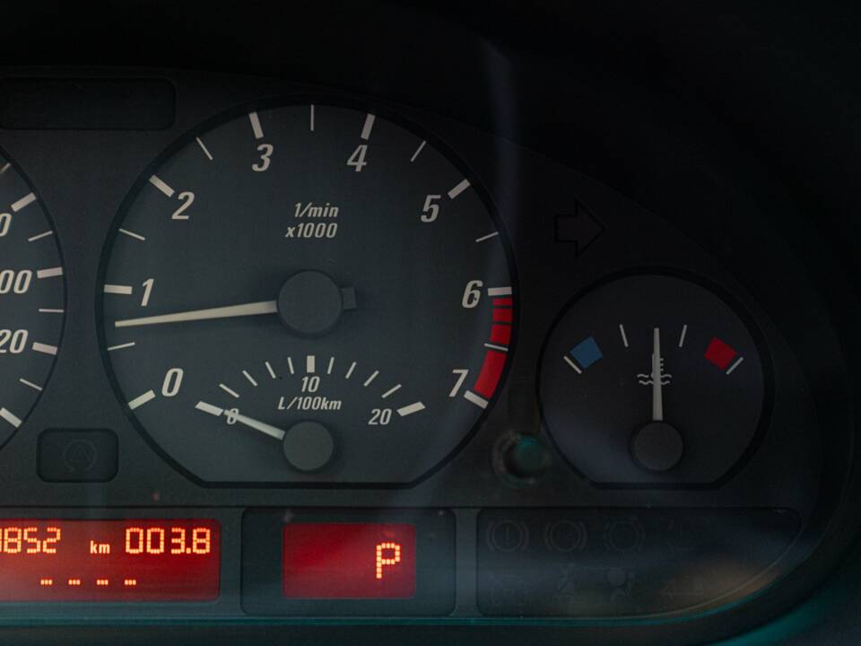 Image 42/50 of BMW 320Ci (2001)