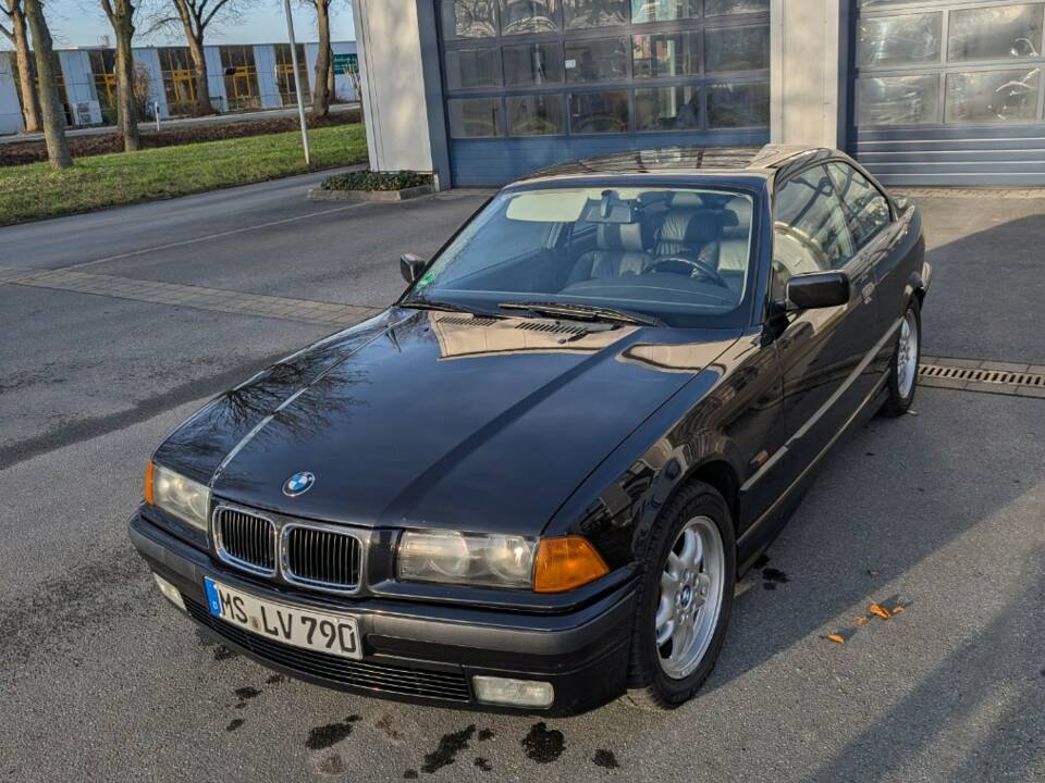 Immagine 35/72 di BMW 328i (1996)